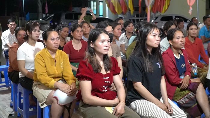 Đông đảo người dân tham gia hội nghị lấy ý kiến - Ảnh: N.M