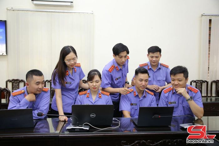ĐVTN Viện KSND tỉnh trao đổi việc ứng dụng công nghệ số, trí tuệ nhân tạo phục vụ nhiệm vụ chuyên môn.