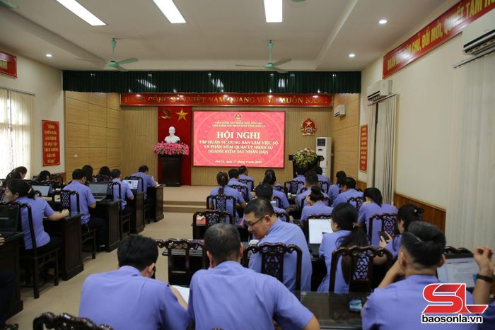 Viện KSND tỉnh tập huấn sử dụng Bàn làm việc số và phần mềm quản lý nhân sự ngành Kiểm sát nhân dân.