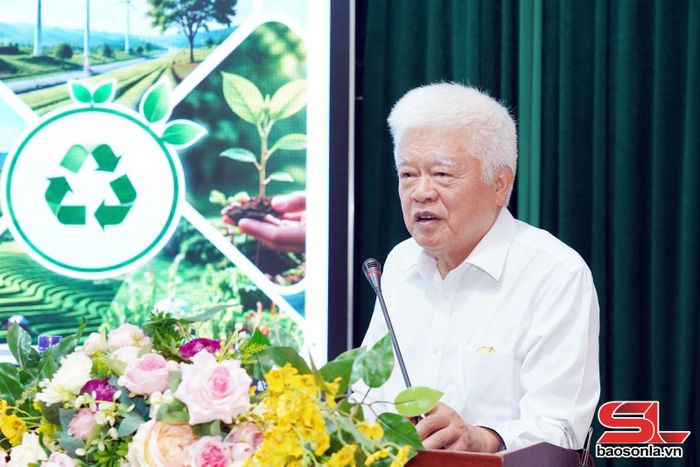 Tiến sĩ Nguyễn Trí Ngọc, Phó Chủ tịch Thường trực Tổng hội Nông nghiệp và PTNT Việt Nam tham luận tại hội thảo.