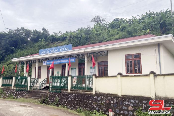 Nhà văn hóa xã Tân Phong được đầu tư xây dựng khang trang.