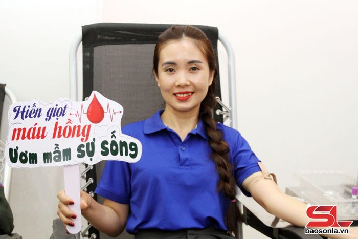 Đoàn viên thanh niên tham gia hiến máu