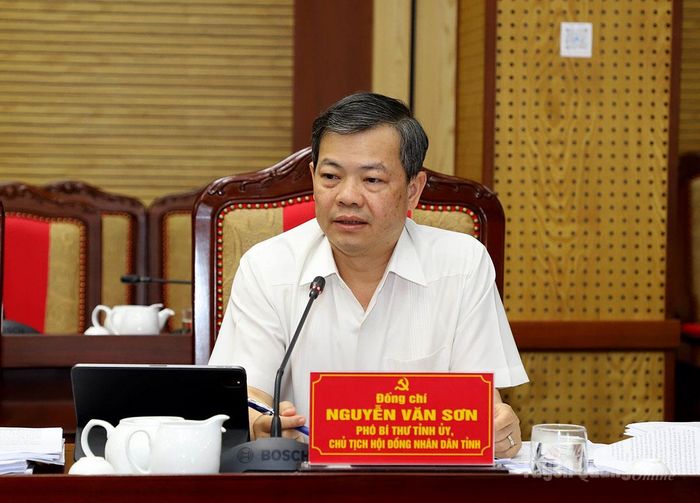 Phó Bí thư Tỉnh ủy, Chủ tịch HĐND tỉnh Nguyễn Văn Sơn phát biểu tại hội nghị.