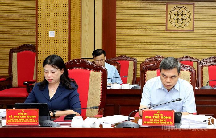 Các đồng chí Thường trực Tỉnh ủy dự hội nghị.