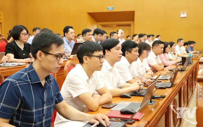 Đại biểu được hướng dẫn nhiều nội dung trong triển khai KPI.