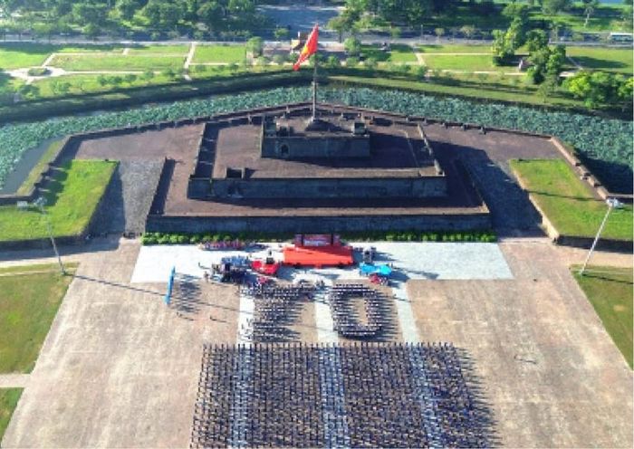 Đoàn viên, thanh niên TP. Huế tham gia màn đồng diễn nhìn từ trên cao 
