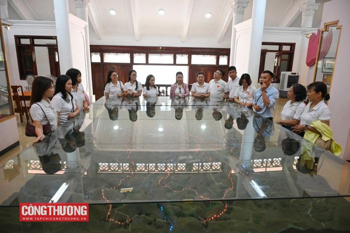 Tham quan và tìm hiểu lịch sử tại điểm di tích Nha Công an Trung ương