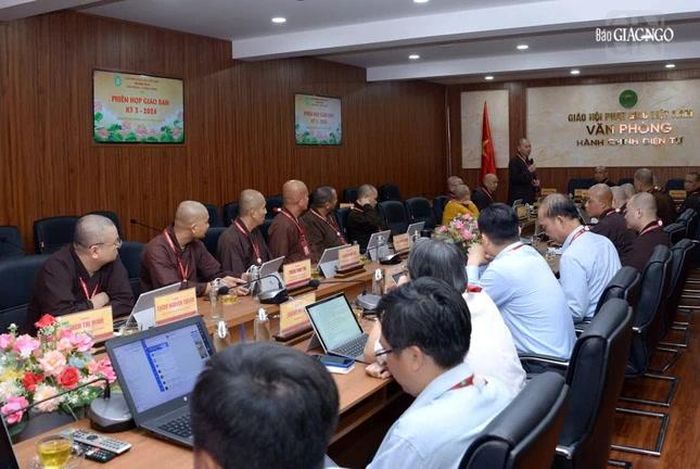 Quang cảnh buổi họp