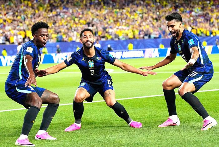 Tuyển Brazil hướng đến chiến thắng trước Scotland.