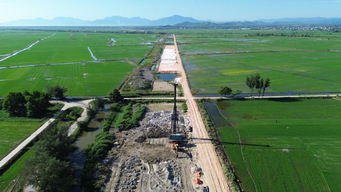 Ban QLDA Đầu tư xây dựng và Phát triển đô thị TP Huế vừa ban hành quyết định chấm dứt hợp đồng đối với phần công việc do Công ty Cổ phần Tập đoàn Đồng Tâm đảm nhận thi công tại dự án đường Tố Hữu nối dài đi sân bay Phú Bài.