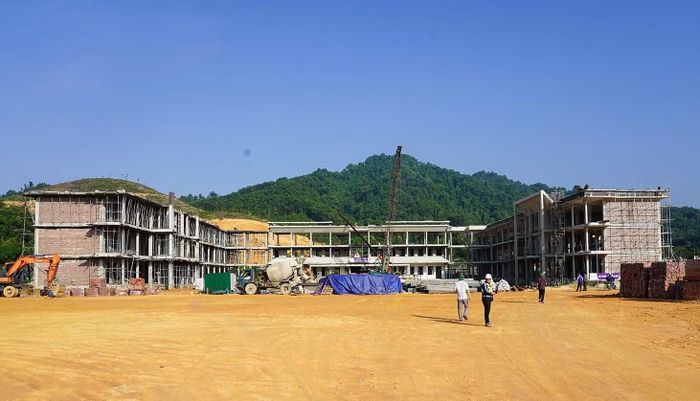Dự án xây dựng Trường Phổ thông Nội trú liên cấp TH&amp;THCS Sơn Kim 1 đảm bảo tiến độ thi công nhờ nhà thầu chủ động các phương án tập kết vật liệu tránh biến động giá cả.