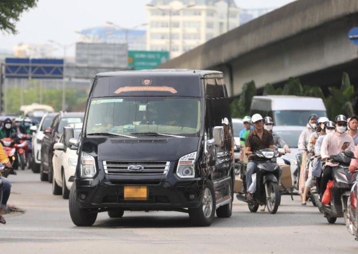 Nghị định mới của Chính phủ bổ sung chế tài xử lý xe hợp đồng "trá hình" tuyến cố định nhằm tăng tính răn đe, kỳ vọng lập lại trật tự vận tải hành khách (ảnh minh họa).