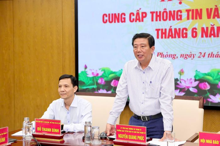 Ông Nguyễn Quang Phúc, Trưởng Ban Tuyên giáo và Dân vận Thành ủy định hướng tuyên truyền trong tháng 7/2026.