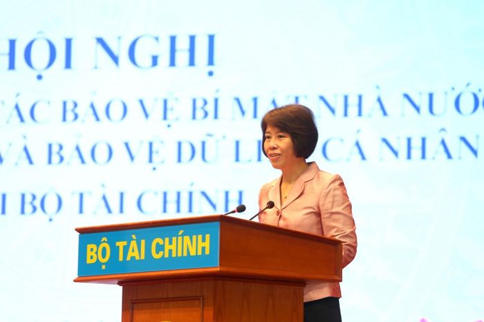 Thứ trưởng Bộ Tài chính Nguyễn Thị Bích Ngọc phát biểu chỉ đạo. Ảnh: Đức Minh
