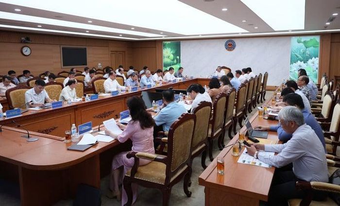  Bộ trưởng Bộ Tài chính Ngô Văn Tuấn làm việc với 3 Tập đoàn lớn EVN, Petrovietnam, TKV về hoạt động sản xuất, kinh doanh, đầu tư 6 tháng đầu năm. 