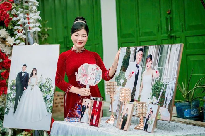 Á hậu Doanh nhân Quốc tế Mai Vũ tên thật là Vũ Thị Mai, sinh năm 1975 tại xã Mai Sơn, huyện Yên Mô, tỉnh Ninh Bình, trong một gia đình có truyền thống doanh thương.