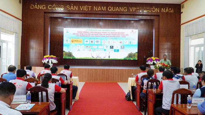 Chương trình tiếp nhận Sếu đầu đỏ do UBND tỉnh Đồng Tháp tổ chức. Ảnh: Bình Minh