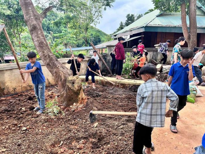 Các em học sinh được rèn luyện kỹ năng sống và hình thành tính tự lập.