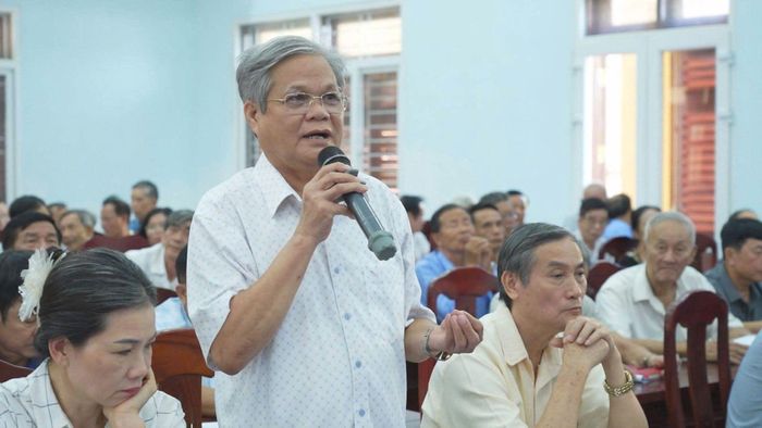 Người dân tham gia góp ý với phương án sắp xếp tổ dân phố