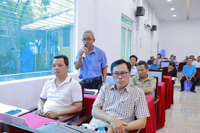 1 trong 12 cử tri phát biểu tại buổi tiếp xúc đại biểu HĐND TP.HCM tổ 34.