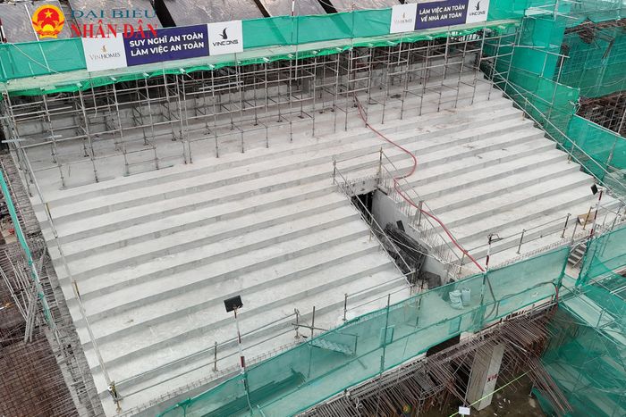 Các khán đài A và D cũng tương tự, đơn vị nhà thầu đang triển khai nhanh tiến độ để đưa dự án về đích đúng hẹn