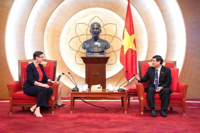 Chủ nhiệm Ủy ban Văn hóa và Xã hội Nguyễn Đắc Vinh đánh giá cao những đóng góp và hỗ trợ của Tổ chức Y tế thế giới tại Việt Nam