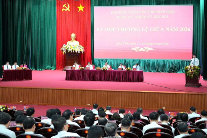 Chủ tọa điều hành kỳ họp
