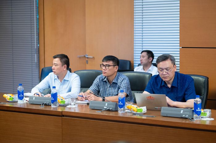 Đại biểu tham dự phiên họp