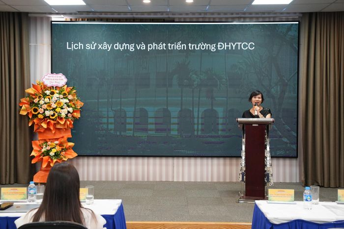 PGS.TS Lê Thị Thanh Hương – Phó Hiệu trưởng Trường Đại học Y tế công cộng chia sẻ kinh nghiệm triển khai mô hình “Trường Đại học không khói thuốc"