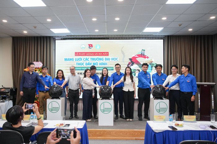 Nghi thức ra mắt Mạng lưới các cơ sở giáo dục đại học đồng hành xây dựng mô hình “Trường học không khói thuốc” với thông điệp “Kết nối trách nhiệm – Lan tỏa hành động – Chung tay xây dựng trường học không khói thuốc”