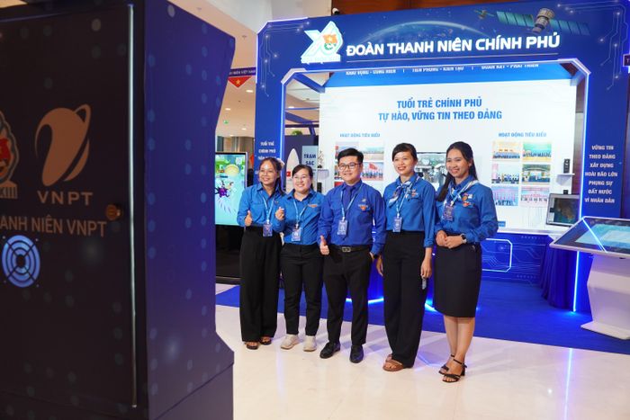 Mô hình photobooth lưu lại những khoảnh khắc ý nghĩa tại triển lãm, tạo không khí sôi nổi, gần gũi và lan tỏa tinh thần của sự kiện.