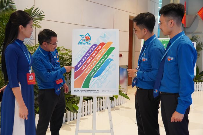 Trong hành trình ấy, thanh niên không đứng ngoài quan sát mà chính là những hành khách, người vận hành và nguồn động lực tạo nên chuyển động của con tàu hướng tới tương lai.