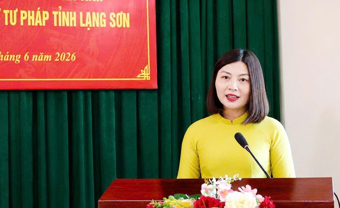 Tân Phó Giám đốc Sở Tư pháp Vi Thị Thùy phát biểu nhận nhiệm vụ. Ảnh: Thùy Linh