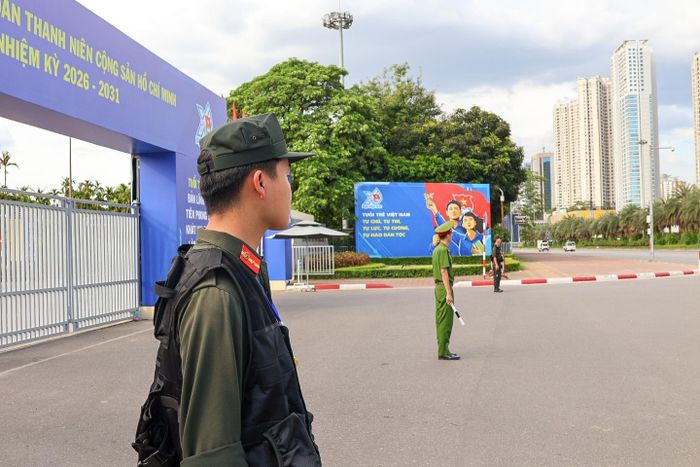 Lực lượng Cảnh sát cơ động và công an phường Từ Liêm bảo đảm ANTT phục vụ Đại hội