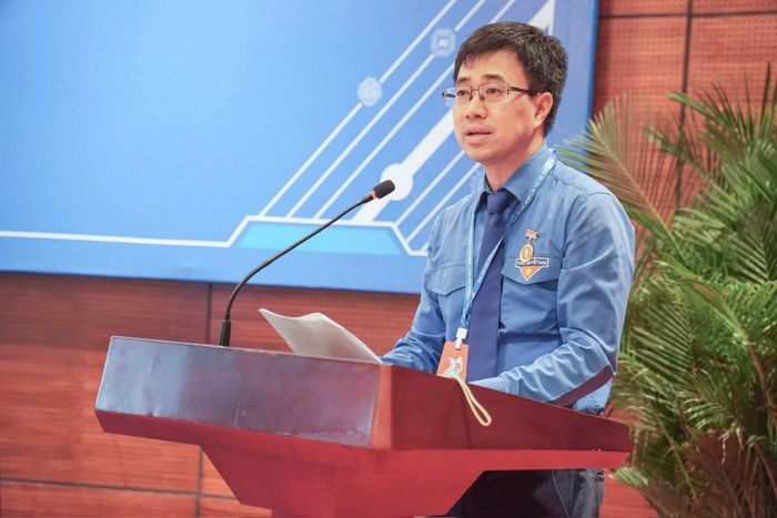 Đồng chí Bùi Hoàng Tùng, Ủy viên Ban Thường vụ Trung ương Đoàn, Bí thư Đoàn Thanh niên Chính phủ phát biểu đề dẫn.