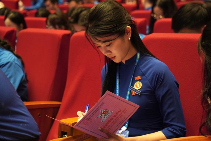 Đoàn Thanh niên Quốc hội tiến hành phiếu bầu chọn ra đại biểu xứng đáng.