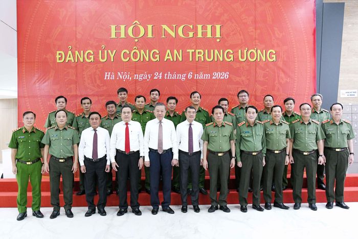 Tổng Bí thư, Chủ tịch nước Tô Lâm; Thủ tướng Chính phủ Lê Minh Hưng; Chủ tịch Quốc hội Trần Thanh Mẫn; Thường trực Ban Bí thư Trần Cẩm Tú với Ban Thường vụ Đảng ủy Công an Trung ương