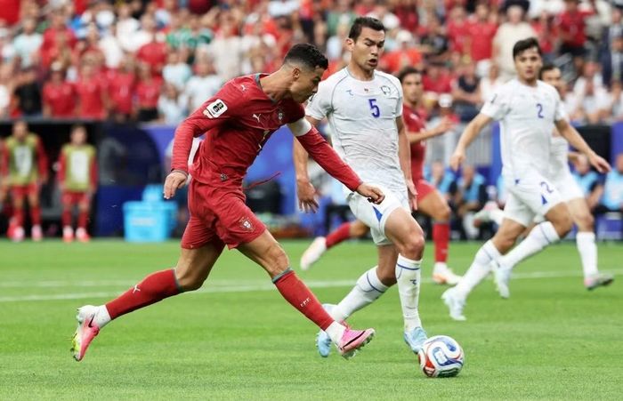 Ở tuổi 41, Ronaldo tiếp tục thiết lập hàng loạt cột mốc mới tại sân chơi World Cup. Ảnh Reuters.