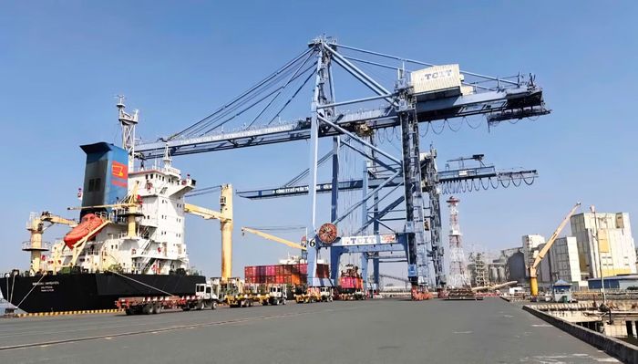 Hoạt động tại cảng Cái Mép-Thị Vải, TP Hồ Chí Minh.