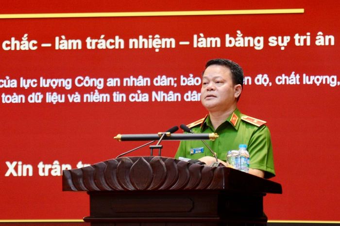Thiếu tướng Vũ Văn Tấn, Cục trưởng Cục Cảnh sát quản lý hành chính về trật tự xã hội phát biểu tại buổi lễ.