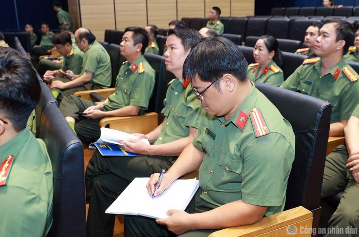 Các đại biểu dự hội nghị.