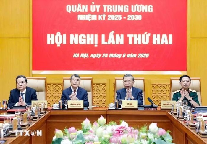 Tổng Bí thư, Chủ tịch nước Tô Lâm cùng Thủ tướng Lê Minh Hưng, Chủ tịch Quốc hội Trần Thanh Mẫn và Đại tướng Phan Văn Giang, Ủy viên Bộ Chính trị. Phó Bí thư Quân ủy Trung ương, Phó Thủ tướng, Bộ trưởng Quốc phòng chủ trì Hội nghị lần thứ hai Quân ủy Trung ương nhiệm kỳ 2025-2030.