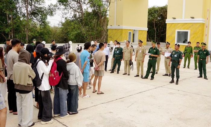 Quá trình tiếp nhận công dân do nước bạn trao trả, Công an Tây Ninh phát hiện nhiều đối tượng phạm pháp trốn truy nã như lừa đảo, đánh bạc, giết người, cướp tài sản.