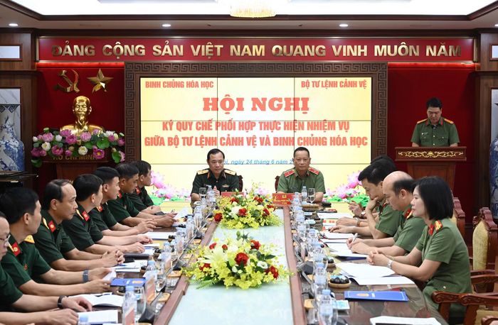 Quang cảnh lễ ký kết.
