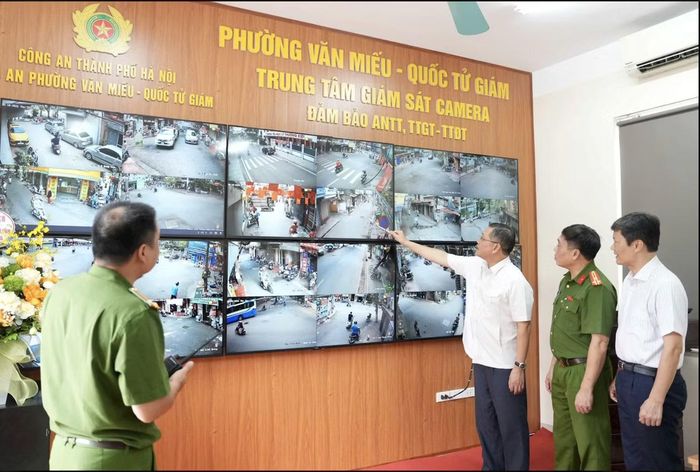 Công an phường Văn Miếu – Quốc Tử Giám khai trương Trung tâm giám sát camera đảm bảo ANTT, trật tự giao thông, trật tự đô thị.