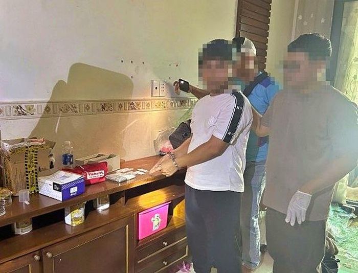 Các đối tượng bị bắt quả tang sử dụng ma túy. Ảnh: CAĐN