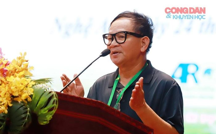 Tiến sĩ Trần Anh Dũng chia sẻ đầu tiên về các nhà Khảo cổ học khai quật Nhạn Tháp. Ảnh: Quốc Huy