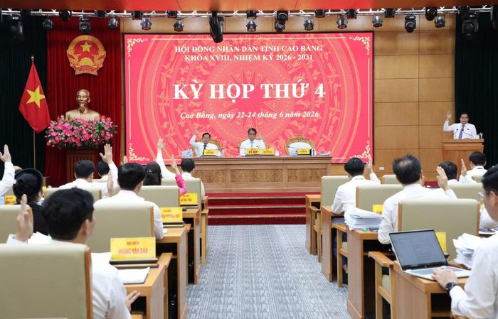 Đại biểu thống nhất thông qua nghị quyết tại kỳ họp.