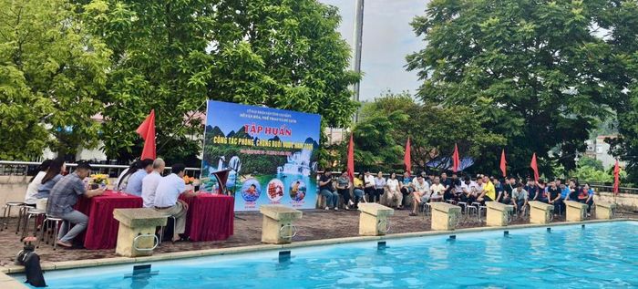 Lớp tập huấn được tổ chức tại Bể bơi Trung tâm Đào tạo, Thi đấu Thể thao và Nghệ thuật tỉnh.