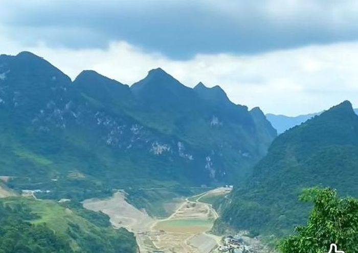 Trong khoảng thời gian từ 30 phút đến 3 giờ tới, những vùng mây đối lưu sẽ tiếp tục phát triển, di chuyển khả năng gây mưa rào và dông.